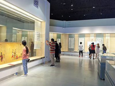 翰墨融情铸同心——施增鸿彝汉双文书法作品展在楚雄州博物馆隆重开展